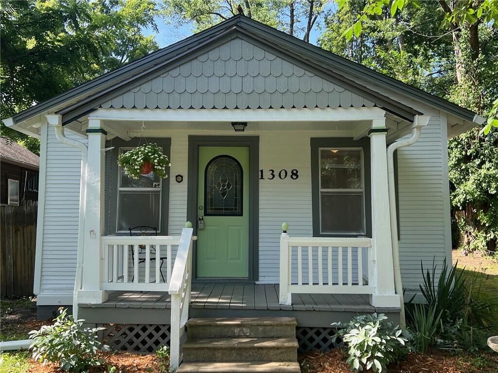 Property Photo: 1308 Oak Hill Avenue KS 66044
