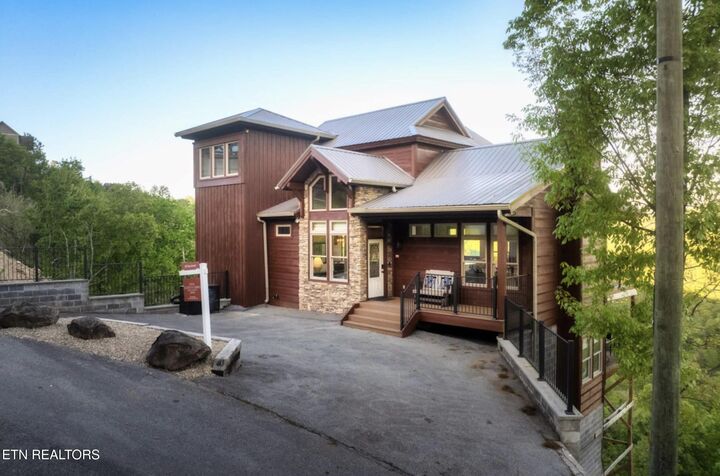 Property Photo:  811 Sourwood Drive  TN 37738 