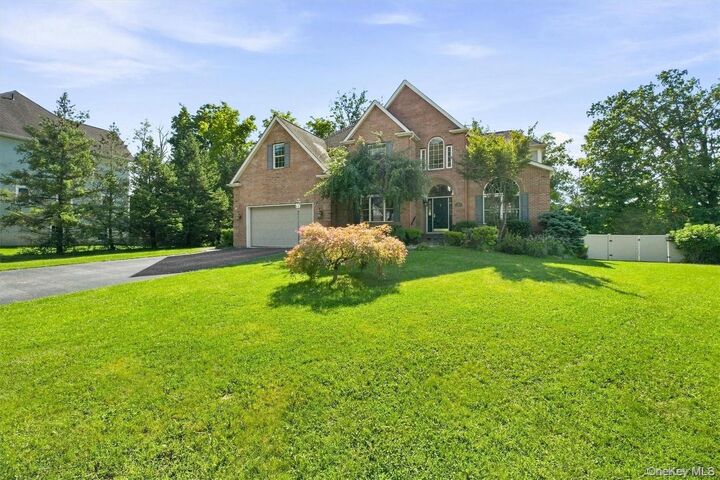 Property Photo:  17 Arbor Court  NY 12603 