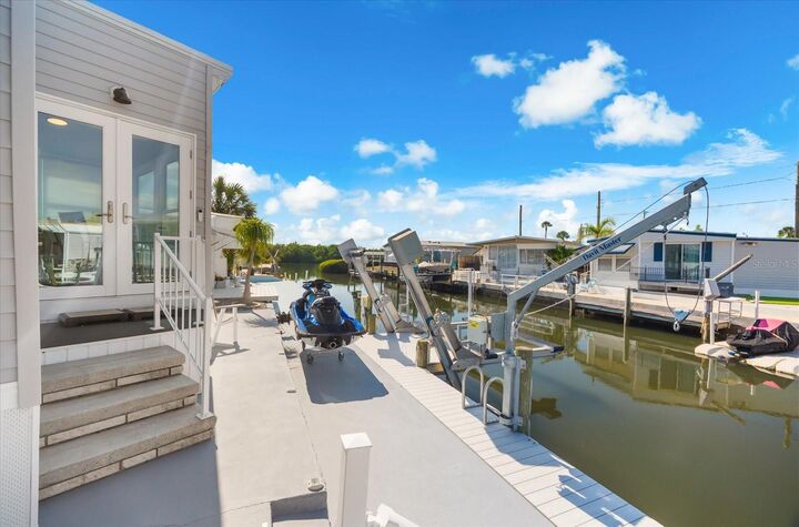 Property Photo:  6922 E Bayou Lane  FL 34207 