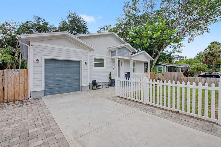 Property Photo:  224 W Emily Street  FL 33603 