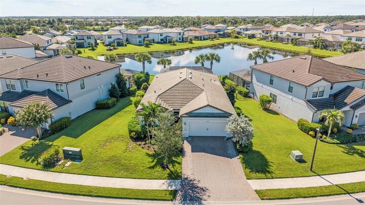 Property Photo:  5755 Bluestar Court  FL 34211 