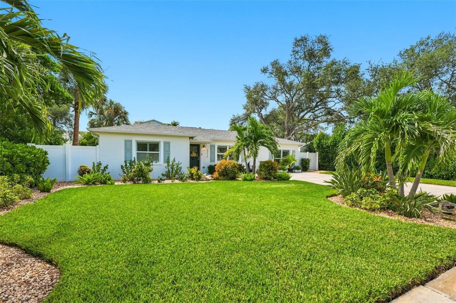 Property Photo: 5219 S Puritan Avenue FL 33611