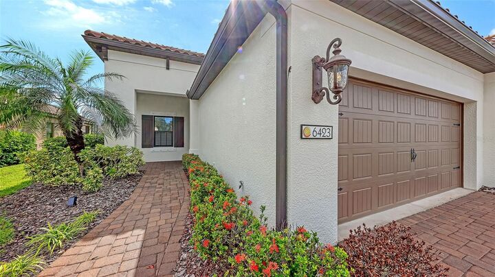 Property Photo:  6423 Positano Court  FL 34243 