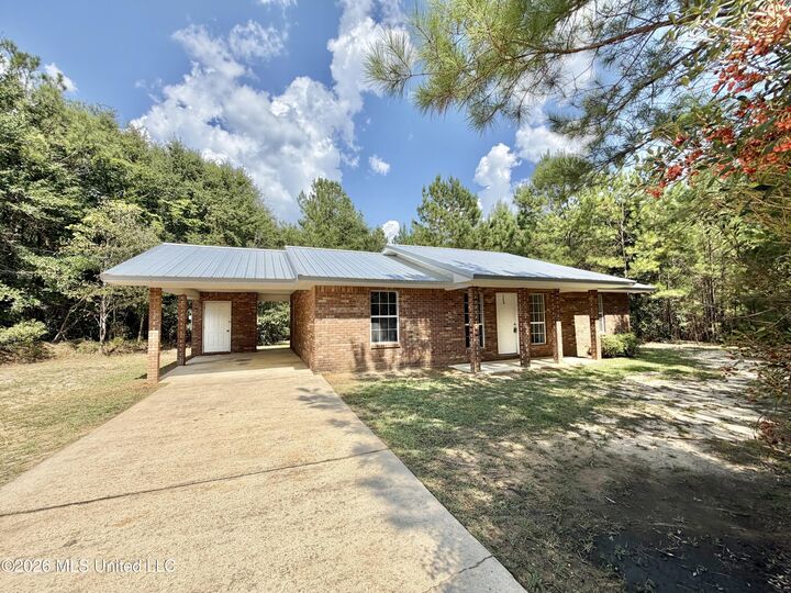 Property Photo:  22202 N Ms-63  MS 39451 
