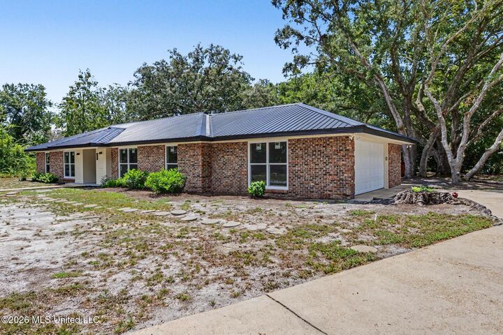 Property Photo:  211 Turnberry Court  MS 39564 