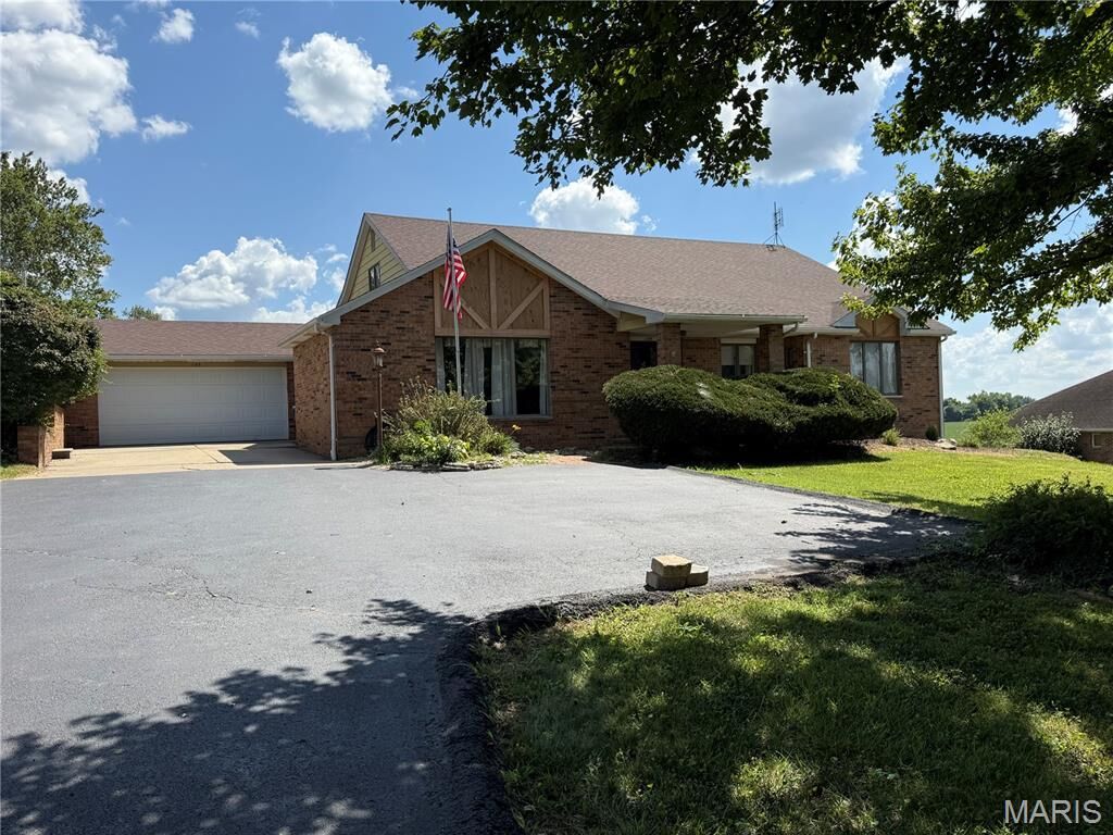 Property Photo:  