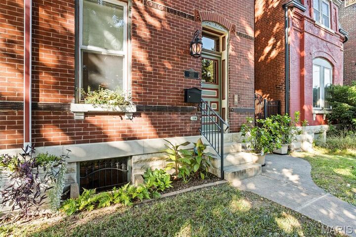 Property Photo:  2213 Arsenal Street  MO 63118 