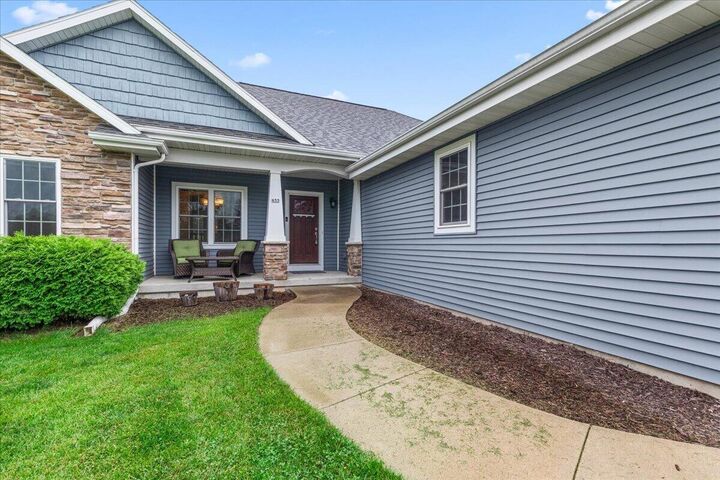 Property Photo:  453 Western Ct  WI 53095 