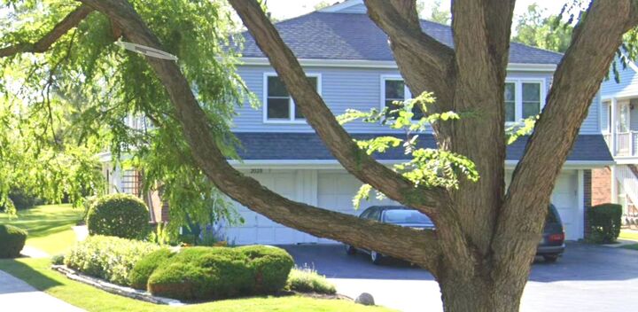 Property Photo: 2024 N Old Hicks Road B6 IL 60074