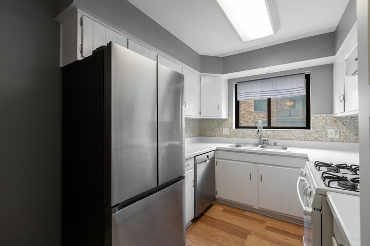 Property Photo:  110 S Dunton Avenue 2F  IL 60005 