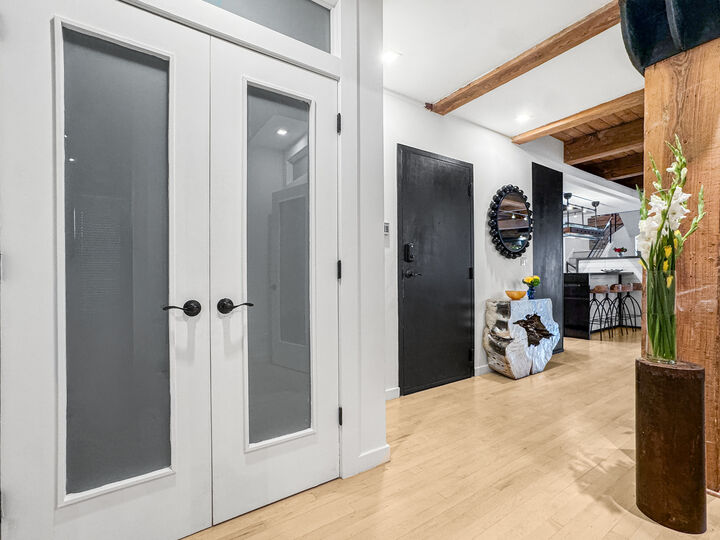 Property Photo: 811 W Aldine Avenue 6S IL 60657