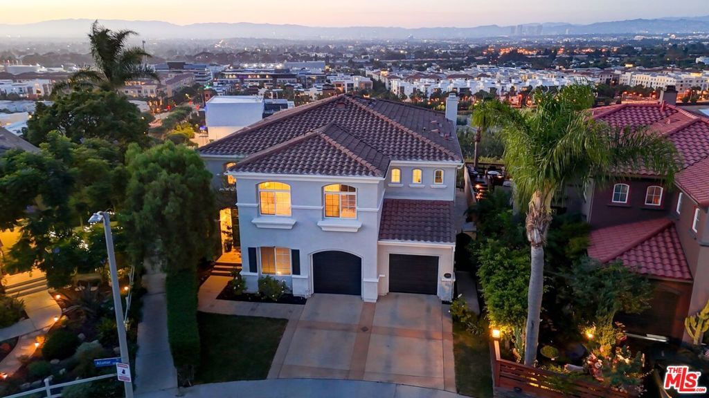 Property Photo:  6829 Altamor Drive  CA 90045 