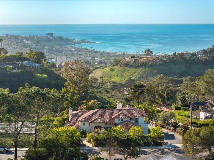 Property Photo:  8080 La Jolla Scenic Dr N  CA 92037 
