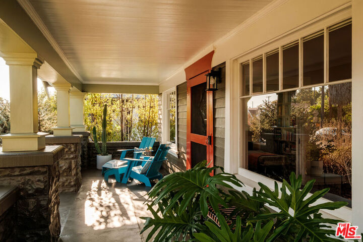 Property Photo:  2389 W 31st Street  CA 90018 