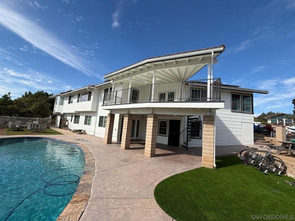 Property Photo:  