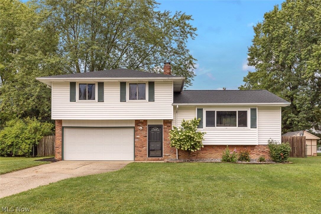 Property Photo:  8902 Lincolnshire Boulevard  OH 44149 