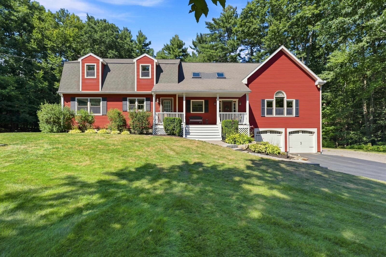 Property Photo:  18 Meadow Lark Lane  NH 03045 