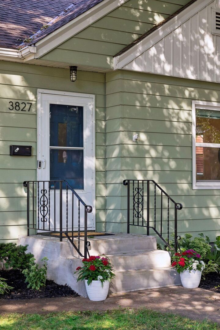 Property Photo: 3827 Welcome Avenue N MN 55422