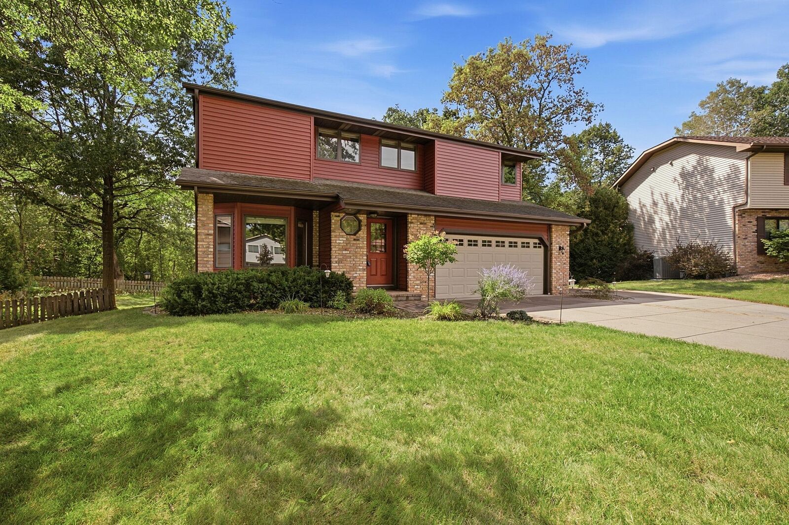 Property Photo: 948 Waterford Drive W MN 55123