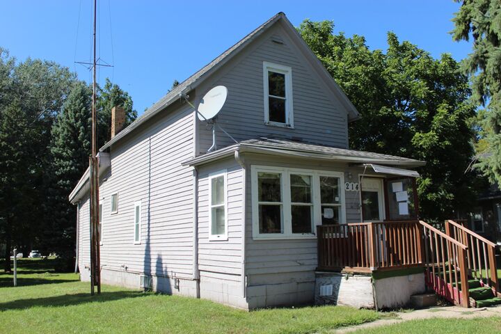 Property Photo:  214 2nd Street NW  MN 56279 