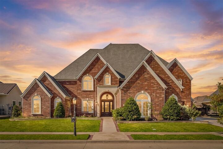 Property Photo: 1217 Viridian Park Lane TX 76005