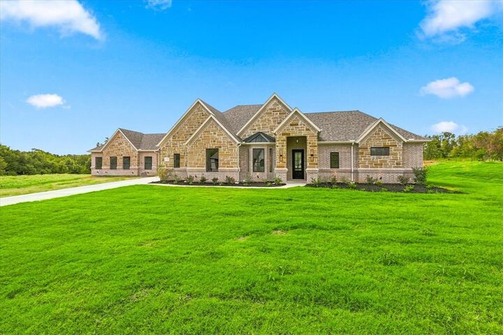 Property Photo: 1005 Andy Ranch Court TX 76020