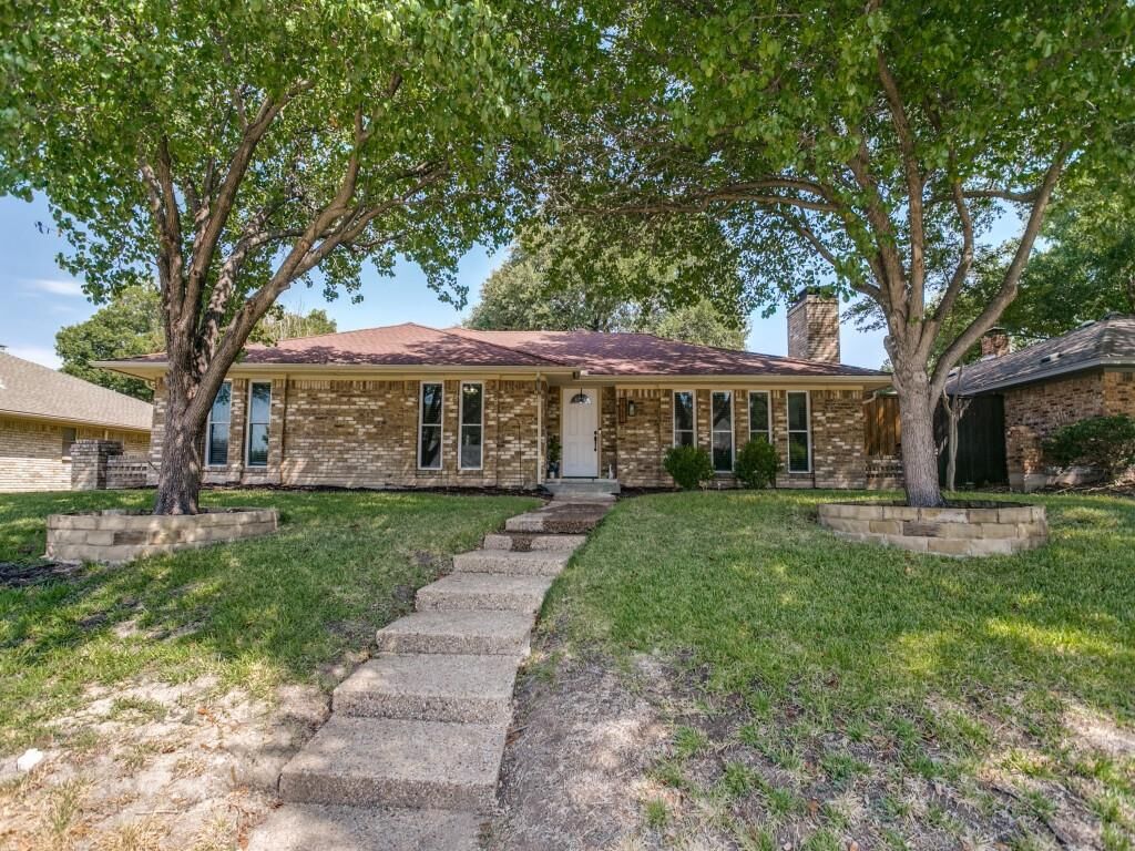 Property Photo:  2721 Bengal Lane  TX 75023 