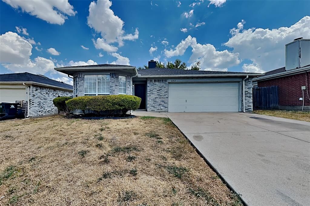 Property Photo:  6103 King William Drive  TX 76018 