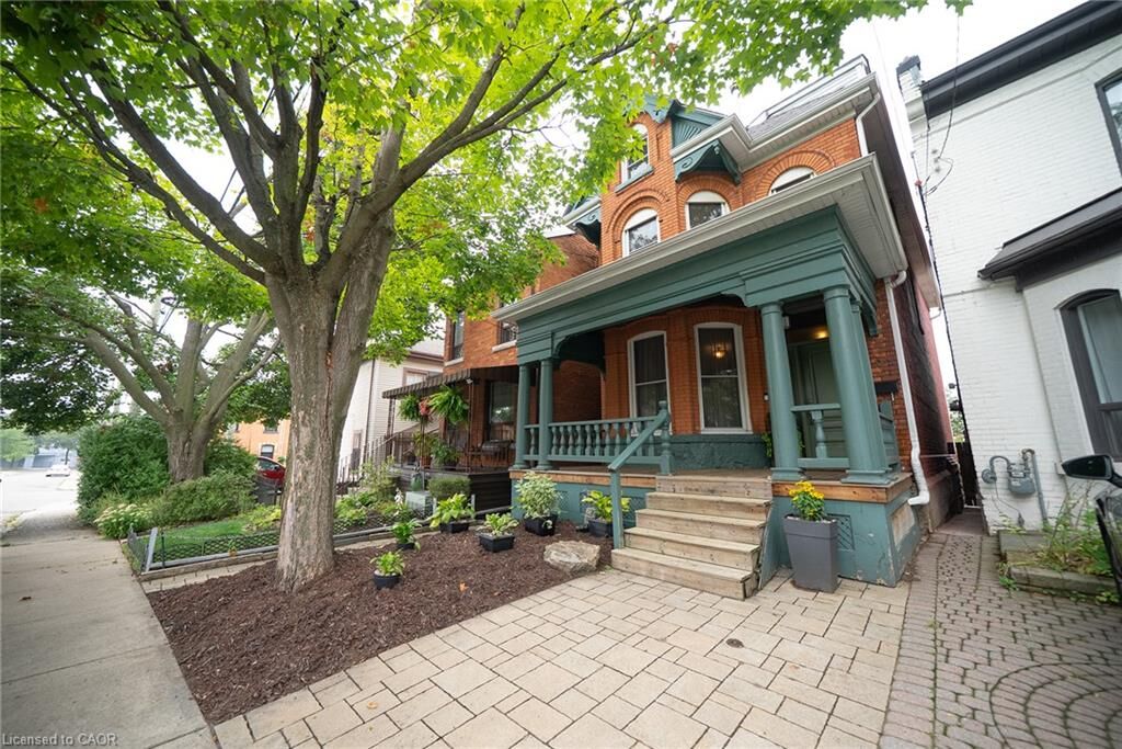 Property Photo:  102 Pearl Street N  ON L8R 2Z3 