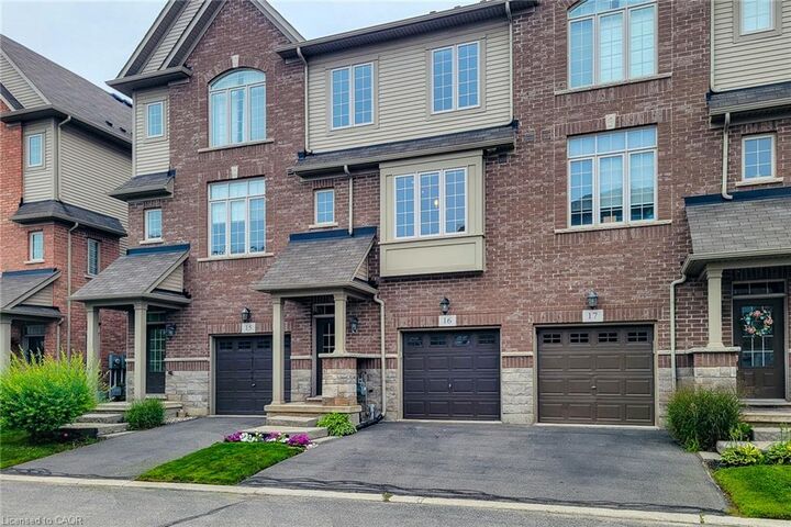 Property Photo: 257 Parkside Drive 16 ON L8B 0W5