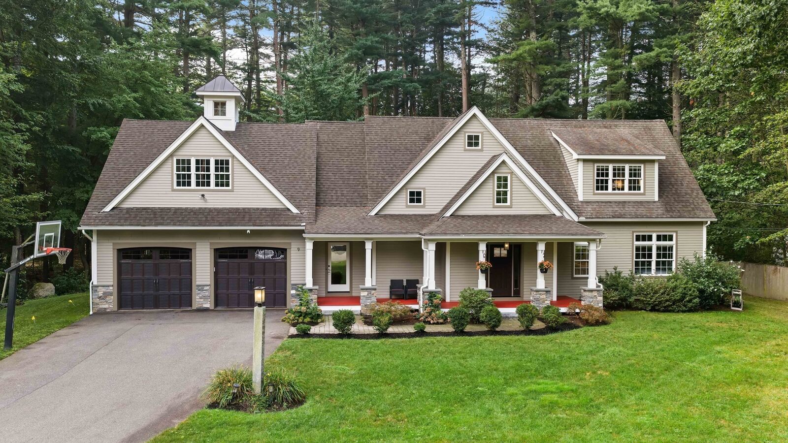 Property Photo:  9 Old Farm Circle  MA 01778 