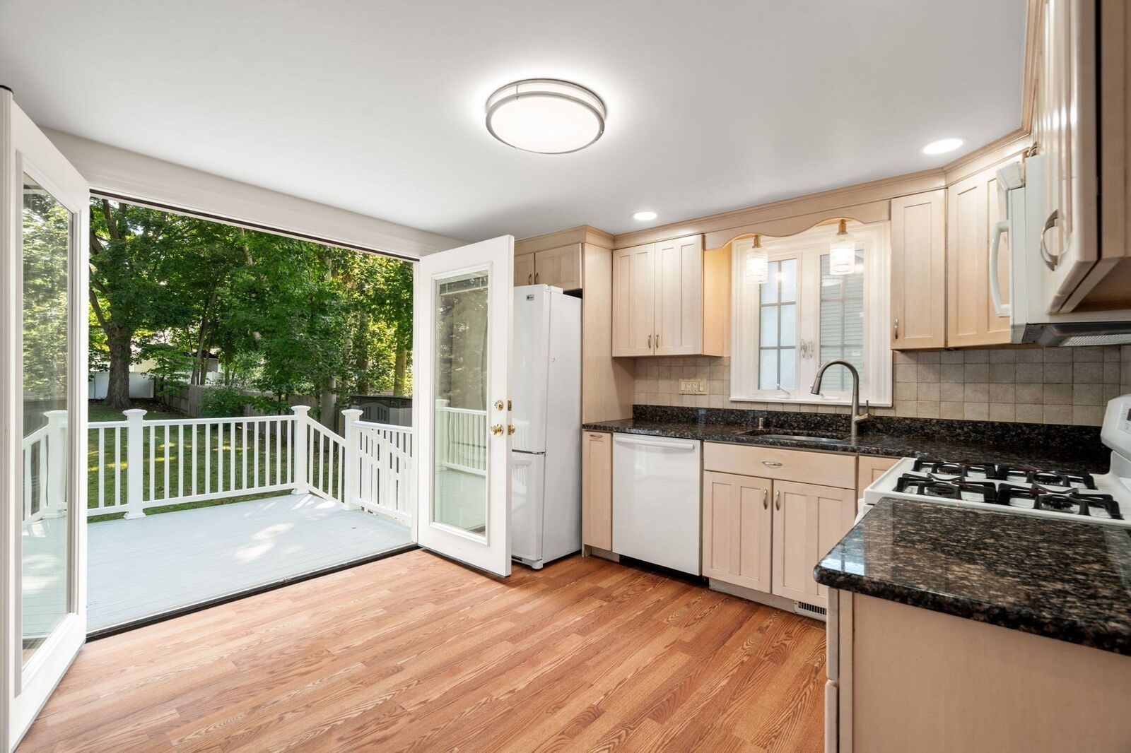 Property Photo:  26 Elliott St  MA 01867 