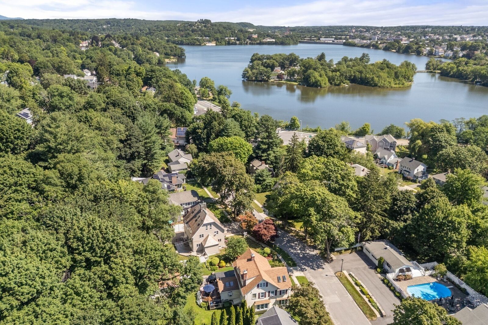 Property Photo: 43 Laconia Rd MA 01609