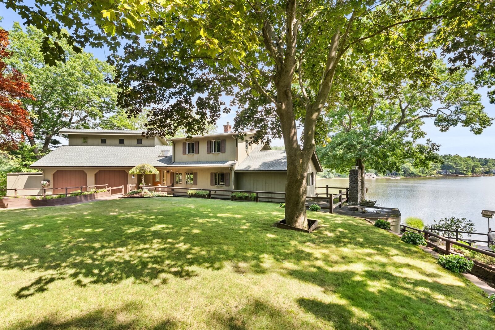 Property Photo:  290 Oakridge Ave  MA 02760 