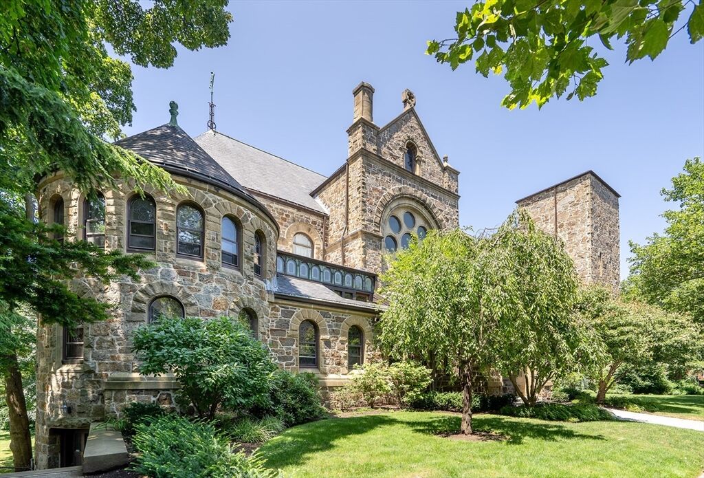 Property Photo:  90 Park Street 35  MA 02446 