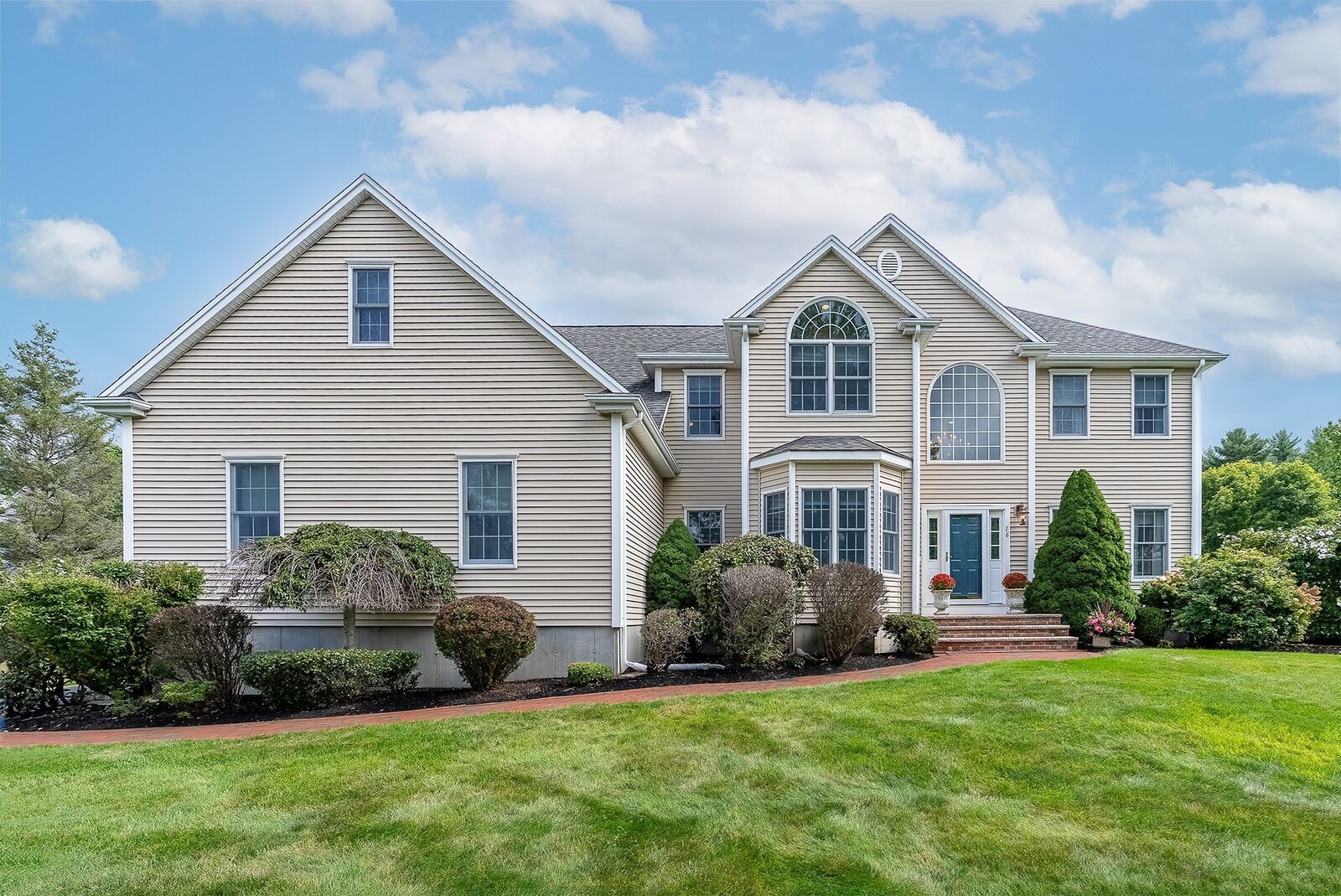 Property Photo: 16 Ridgeview Lane MA 02048