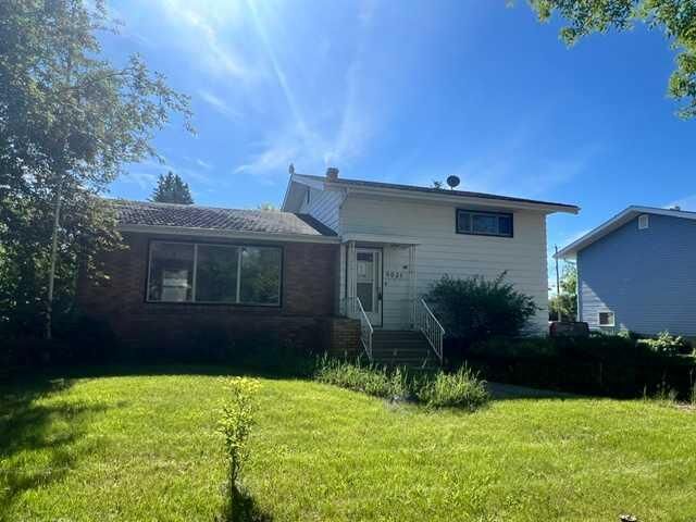 Property Photo: 5021 47 Street AB T0B 1N0