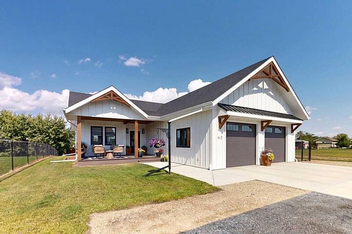 Property Photo: 2 Marina Crescent AB T0C 3B0