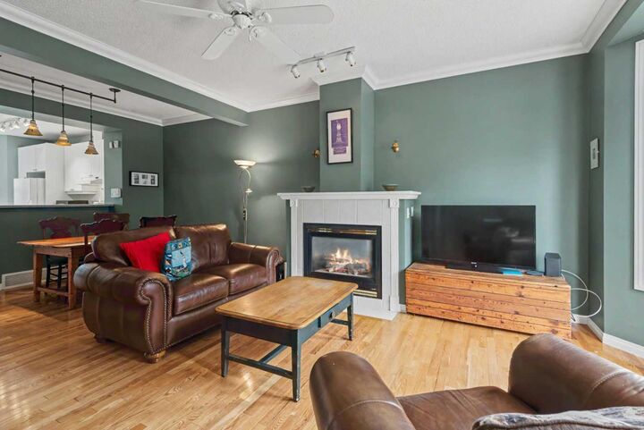 Property Photo:  46 Prestwick Gardens SE  AB T2Z 3V3 