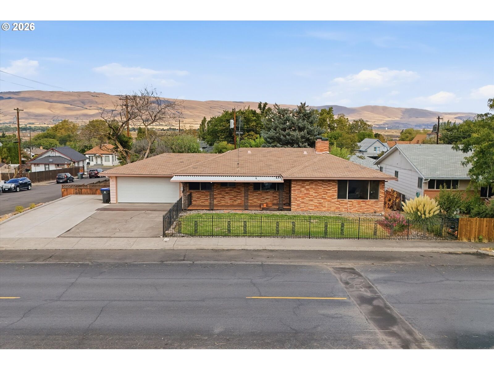 Property Photo:  601 E 12th St  OR 97058 