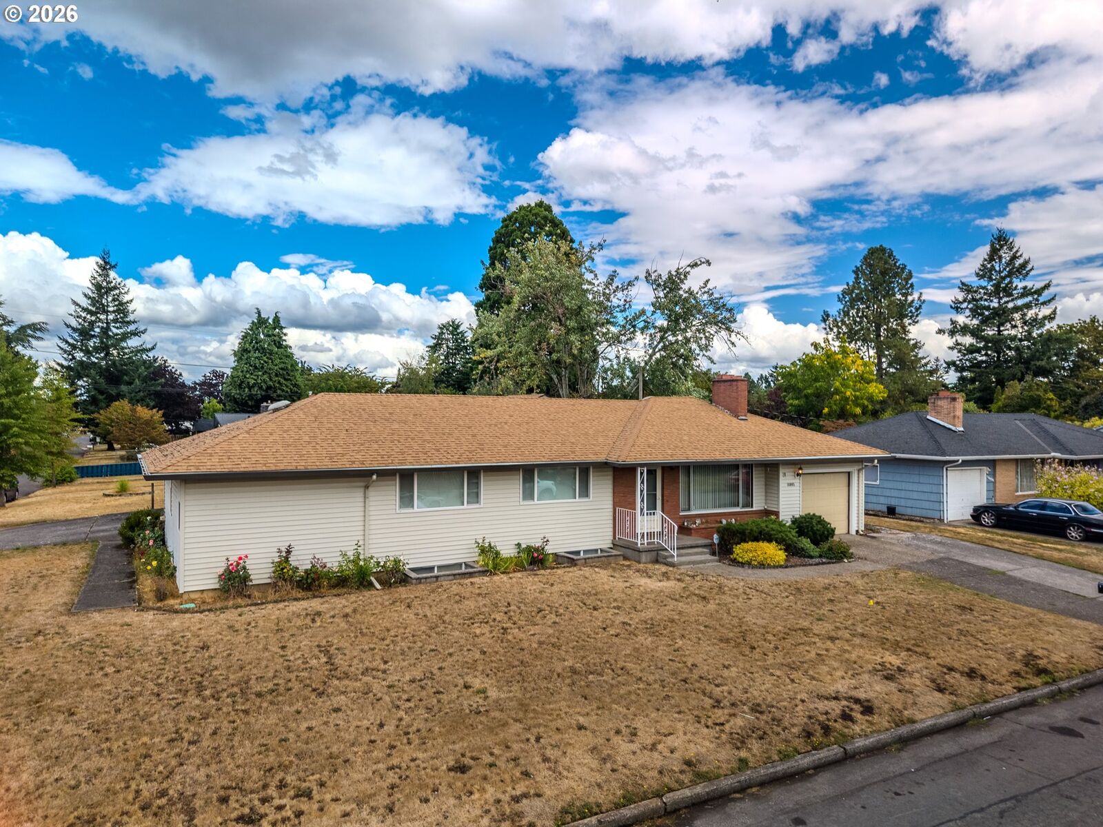 Property Photo:  16005 SE Taggart St  OR 97236 