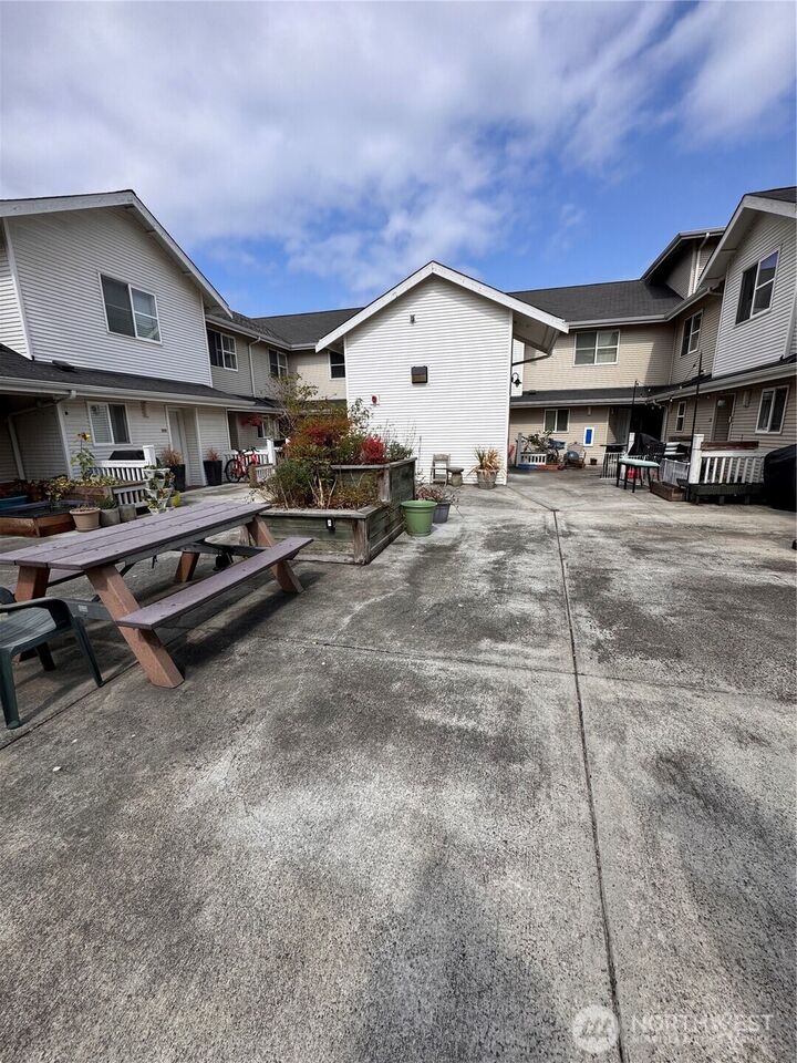 Property Photo: 2401 SW Brandon Street 201 WA 98106