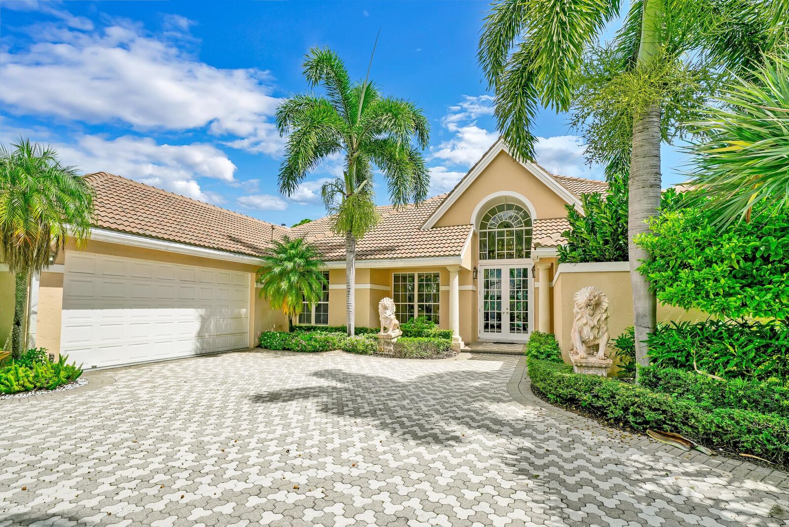 Property Photo: 34 St James Drive FL 33418