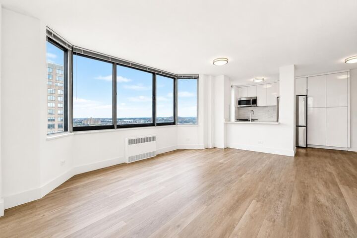 Property Photo:  1735 York Avenue 22A  NY 10128 