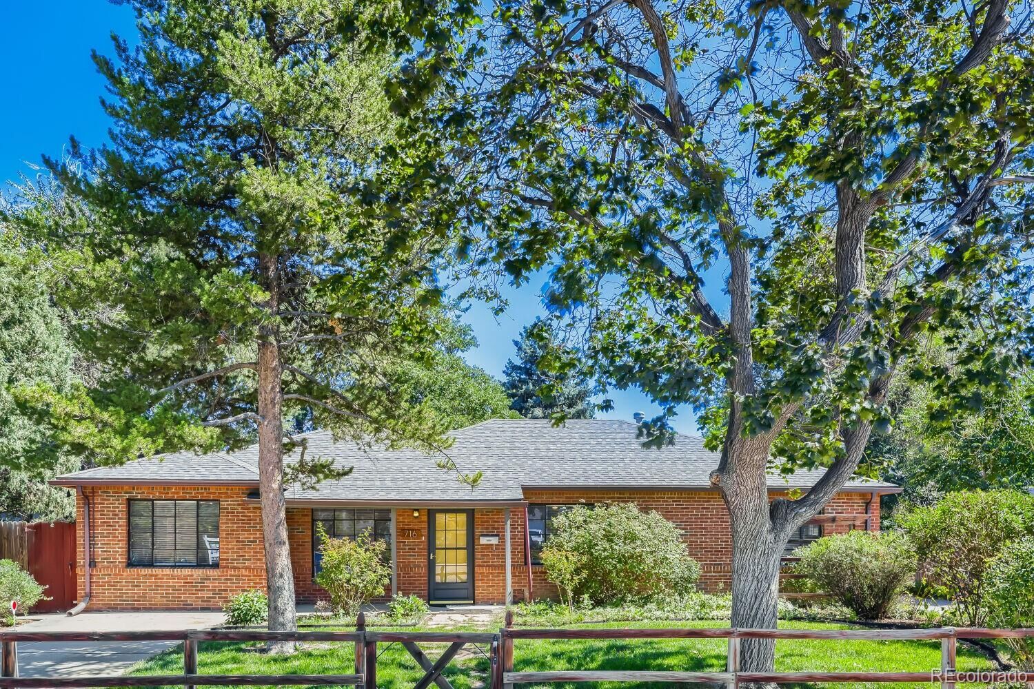 Property Photo: 716 Scranton Court CO 80011