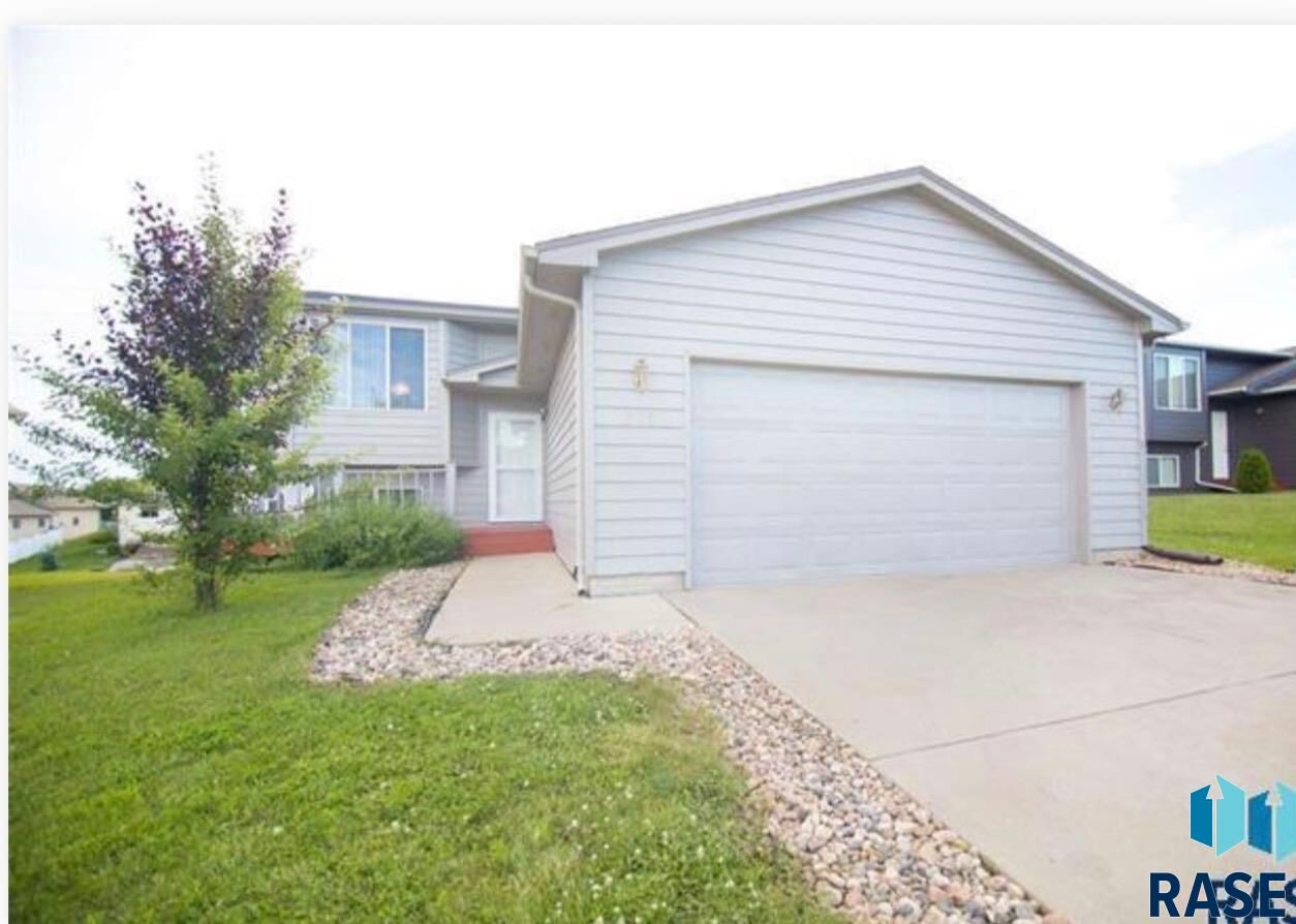Property Photo:  105 S Foss Ave  SD 57110 