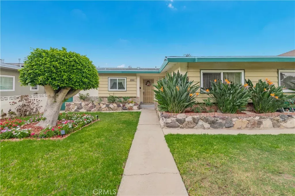 Property Photo: 2915 Via San Delarro CA 90640