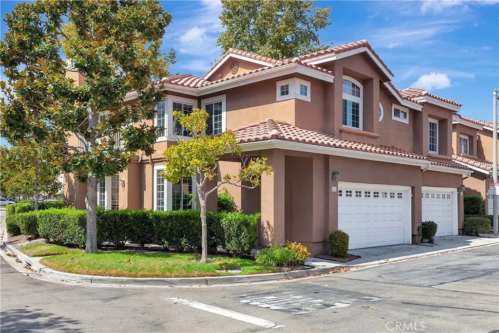 Property Photo: 84 Matisse CA 92656