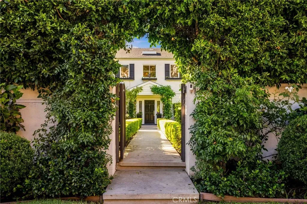 Property Photo:  14647 Valley Vista Boulevard  CA 91403 